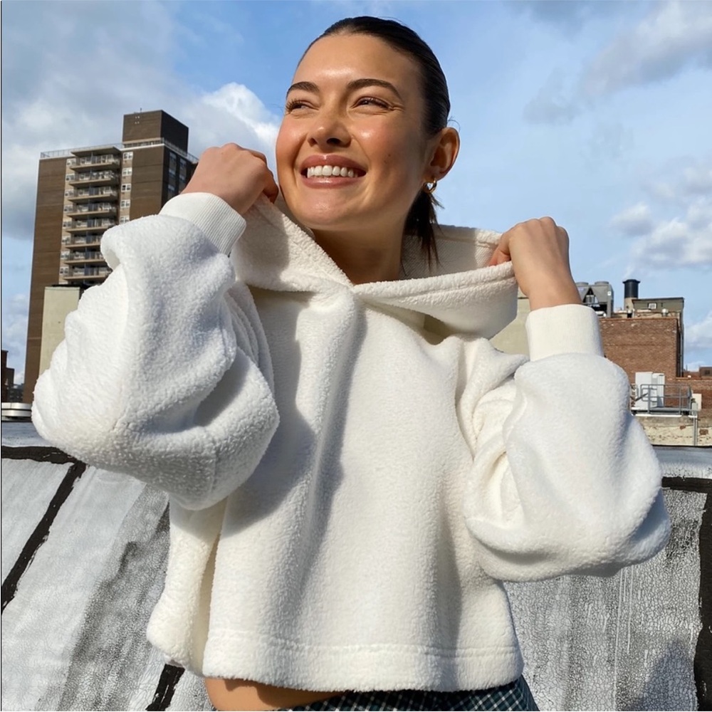 Aritzia Sunday Best Camilla Hoodie